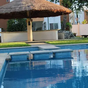 Relajante Y Acogedor Con Alberca En Apartamento Cancún